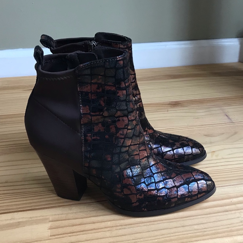 Shiny Donald J. Pliner Boots  Size: US 6.5